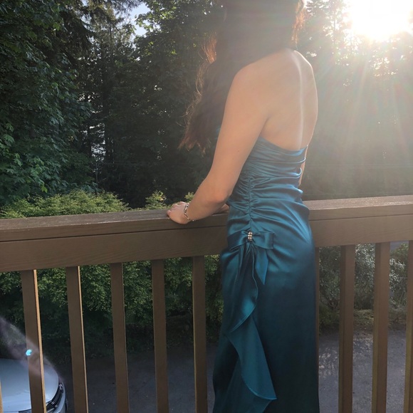 Formal Halter Neck dress - Picture 1 of 5